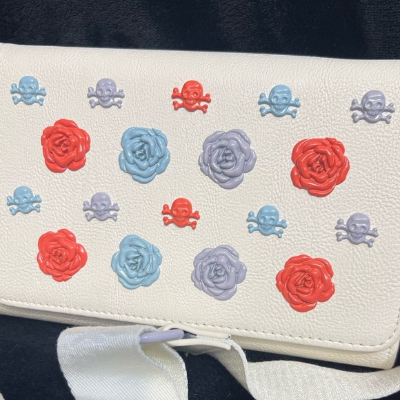 ☠️💜BETSEY JOHNSON XOSYBIL
ROSE & SKULL CROSSBODY BAG💜☠️NWT - Picture 13 of 15